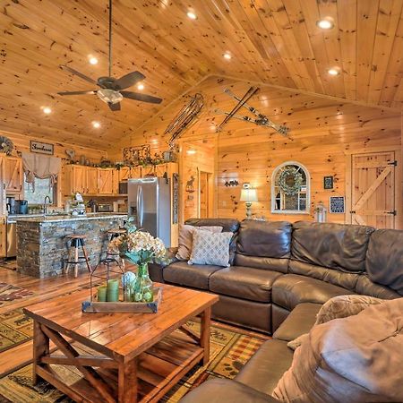 Sevierville Cabin With Outdoor Kitchen And Hot Tub! Exterior photo