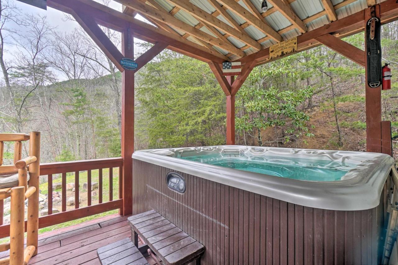 Sevierville Cabin With Outdoor Kitchen And Hot Tub! Exterior photo