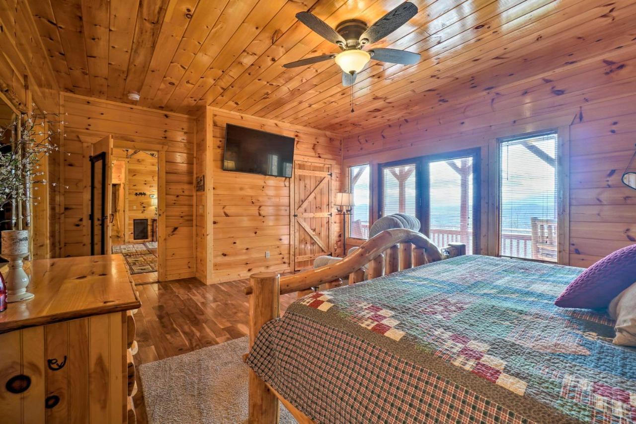 Sevierville Cabin With Outdoor Kitchen And Hot Tub! Exterior photo