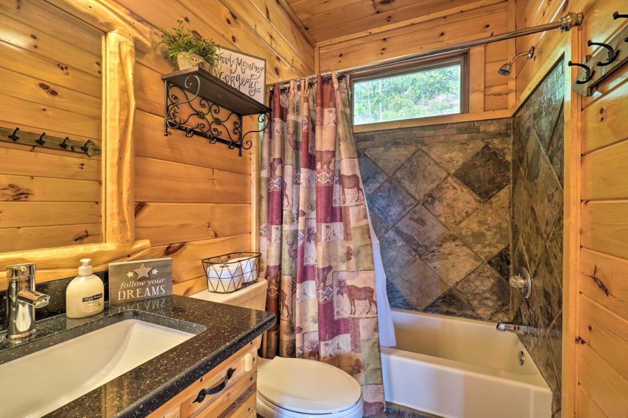 Sevierville Cabin With Outdoor Kitchen And Hot Tub! Exterior photo