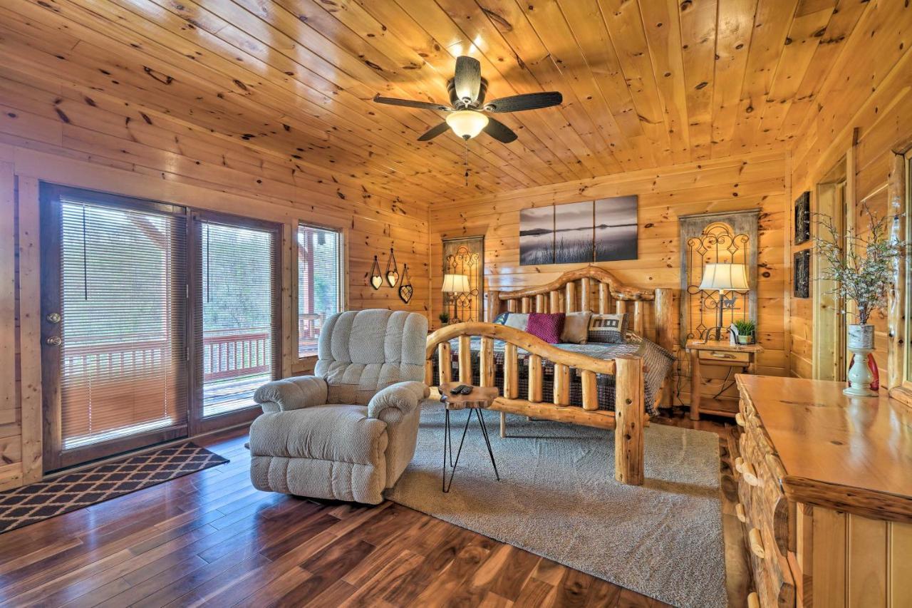 Sevierville Cabin With Outdoor Kitchen And Hot Tub! Exterior photo