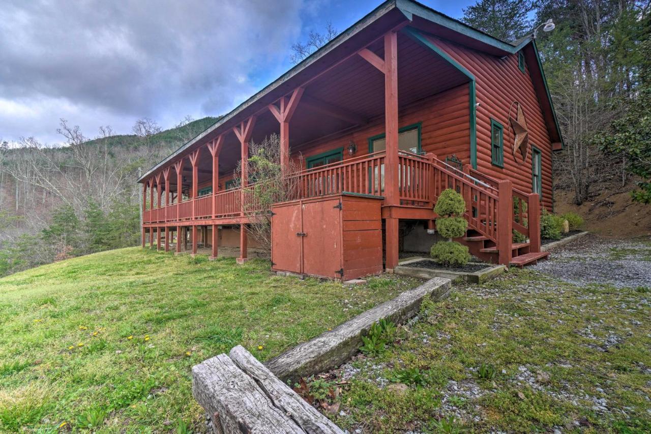 Sevierville Cabin With Outdoor Kitchen And Hot Tub! Exterior photo